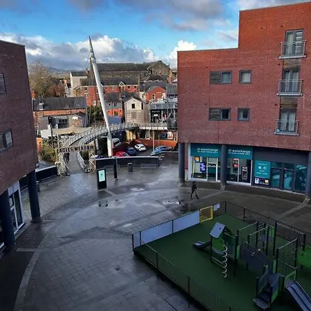 City Centre Apartment. Wrexham Exterior photo