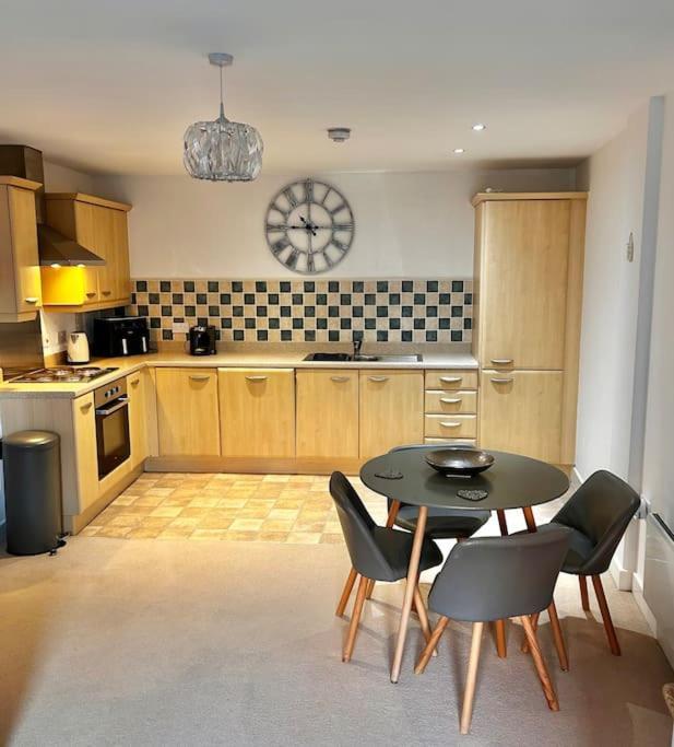 Centre Apartment. * Wrexham
