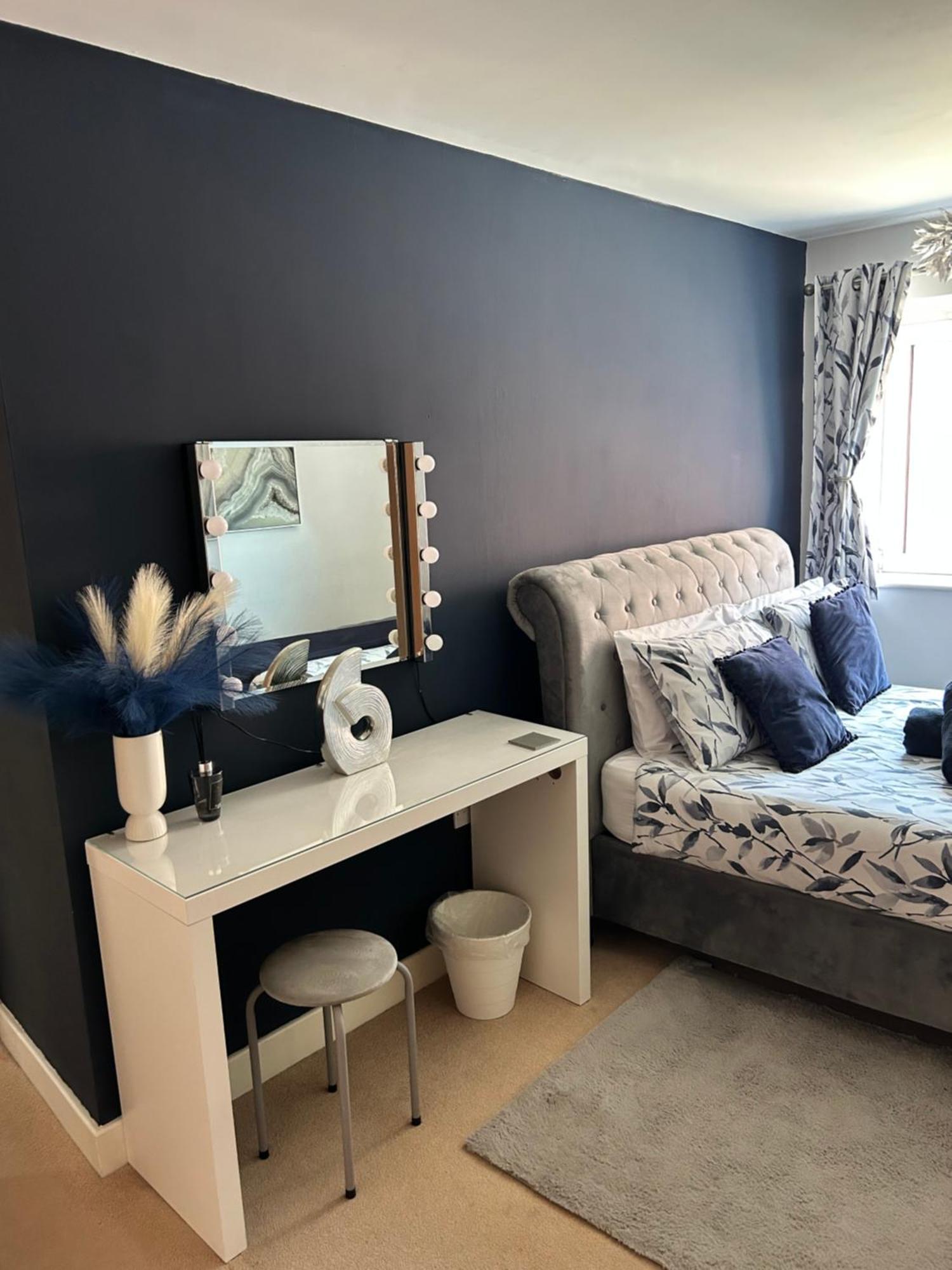 Centre Apartment. * Wrexham